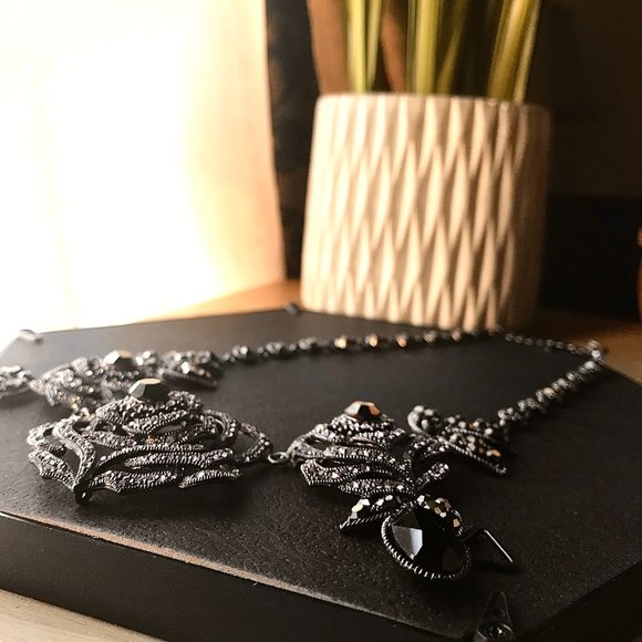 -Abstract dimmed crystal vibrant bold necklace - Picture 3 of 5